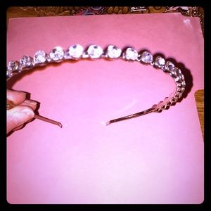 Reinstone hand band in silver, very!and pretty.